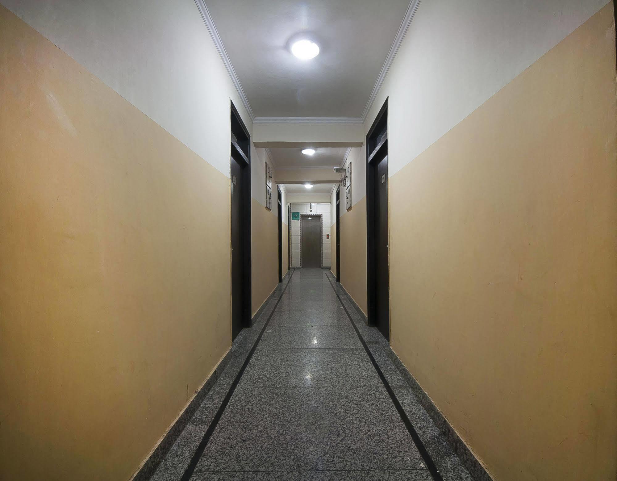 Charanpahari Hotel Nova Deli Exterior foto